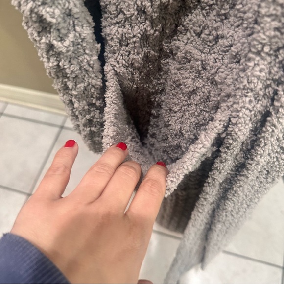 Cozy Gray Waffle Knit Robes Pottery Barn Cozy Waffle Sweater Robe pockets EUC - Picture 8 of 11